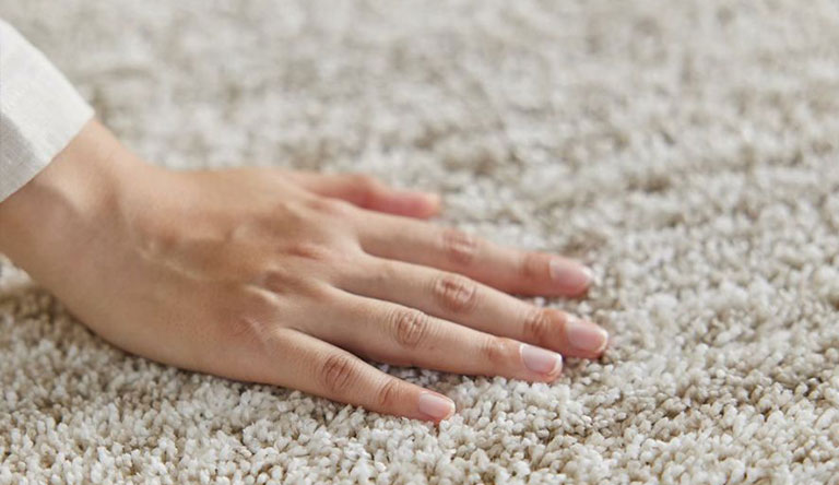 流行に左右されない柔らかな風合いのラグ