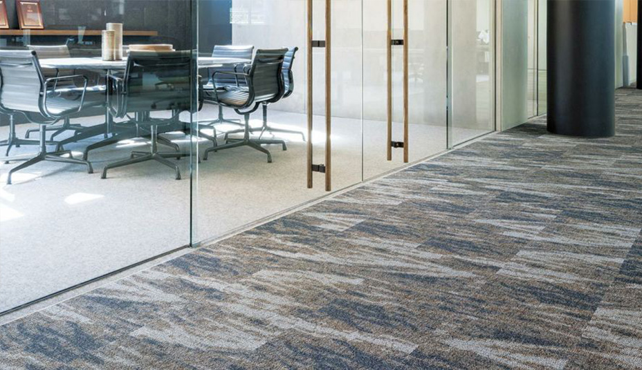 タイルカーペットは何年持つ?寿命を延ばす秘訣と張り替えのサインをプロが解説!