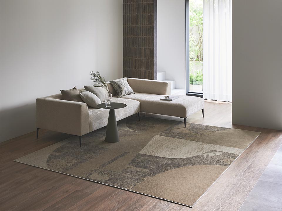 TOUCH MORE (78.IVORY BEIGE)　和の色合いとモダンデザインが、空間に調和を添える。
