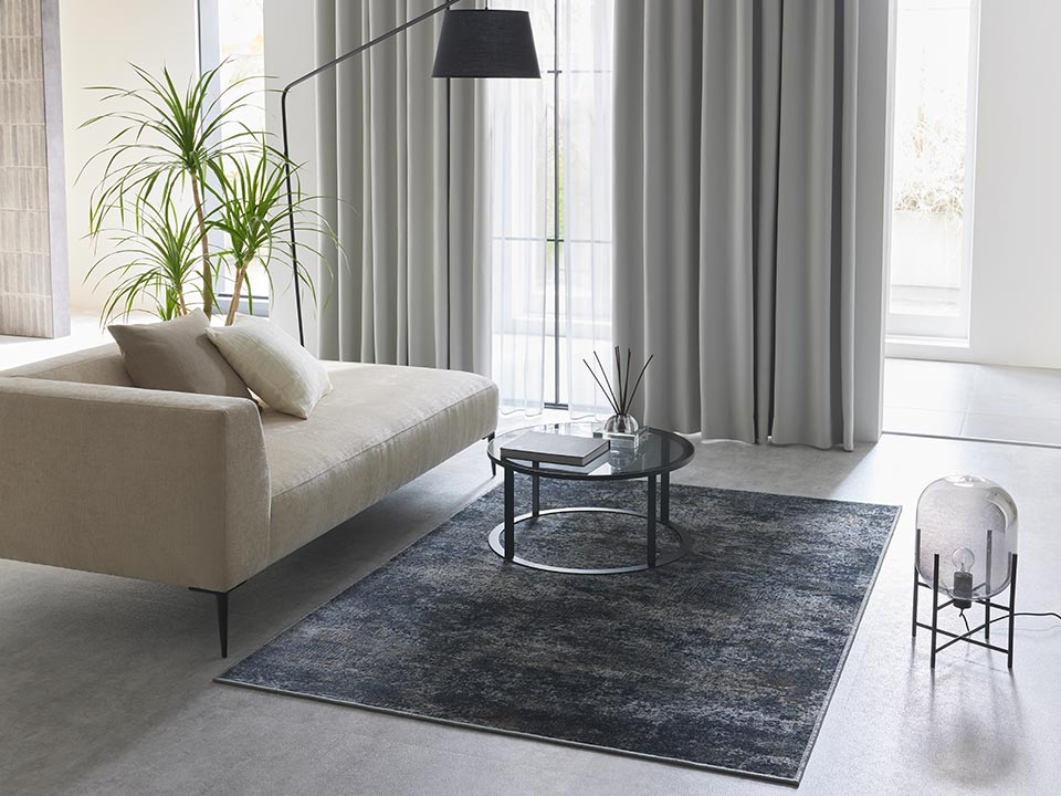 GALLERY ANTIQUE (57.GRAY) MIX　グレーミックスの抽象柄が映えるアクセントラグ。
