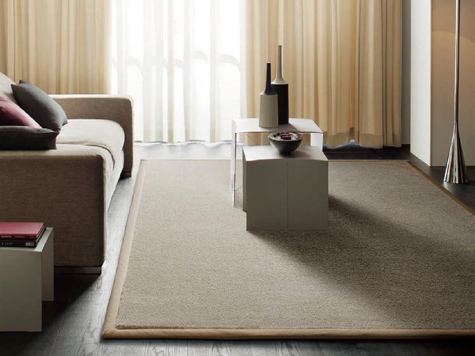 ROYALIST (1.IVORY)　贅沢な質感と繊細な仕上げが、上品な心地よさを演出。
