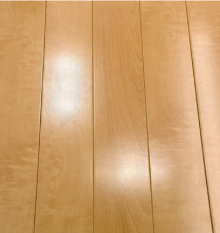 フローリングの光の反射